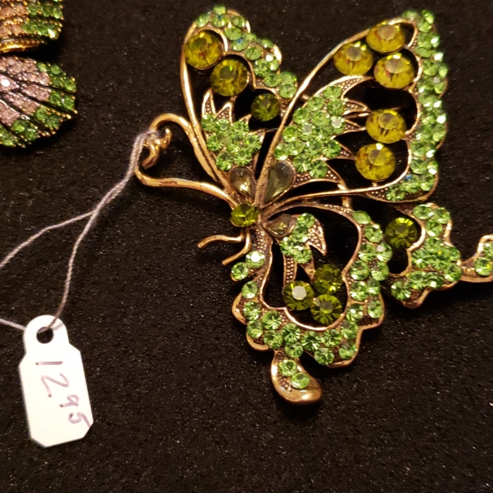 Butterfly pin